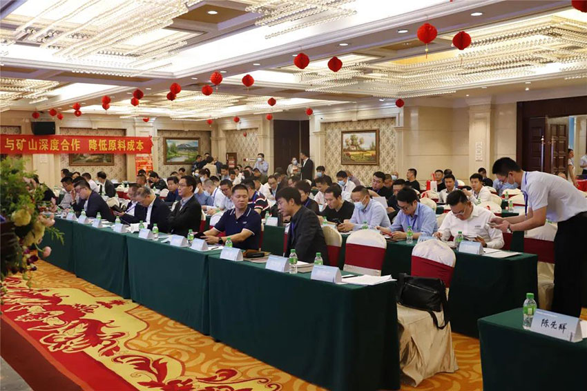 廣東陶瓷協(xié)會(huì)陶瓷原料專委會(huì)成立，萬達(dá)業(yè)任副會(huì)長(zhǎng)單位